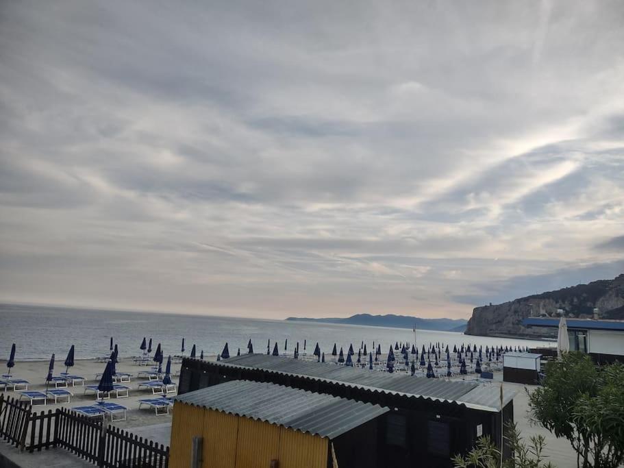 Silver Sands Finale Ligure - Traditional Apartment - 4 Beds & Terrace By The Beach Exterior photo